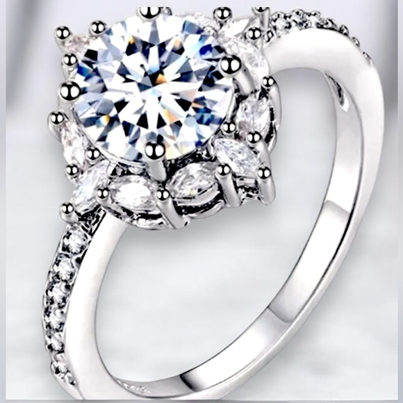 Women’s silver ring engagement anniversary wedding ring .925 nwt - Picture 7 of 10